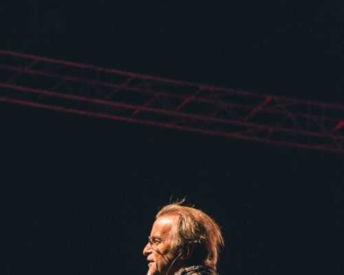 «Αφιέρωμα στον Μάνο Ελευθερίου»: Φωτογραφικό Λεύκωμα από τη συναυλία