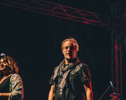 «Αφιέρωμα στον Μάνο Ελευθερίου»: Φωτογραφικό Λεύκωμα από τη συναυλία