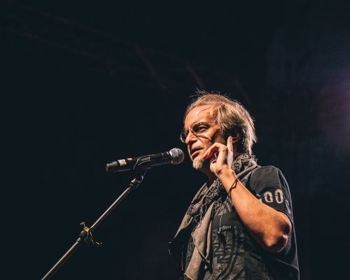«Αφιέρωμα στον Μάνο Ελευθερίου»: Φωτογραφικό Λεύκωμα από τη συναυλία