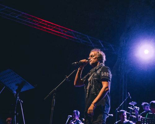 «Αφιέρωμα στον Μάνο Ελευθερίου»: Φωτογραφικό Λεύκωμα από τη συναυλία