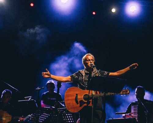 «Αφιέρωμα στον Μάνο Ελευθερίου»: Φωτογραφικό Λεύκωμα από τη συναυλία