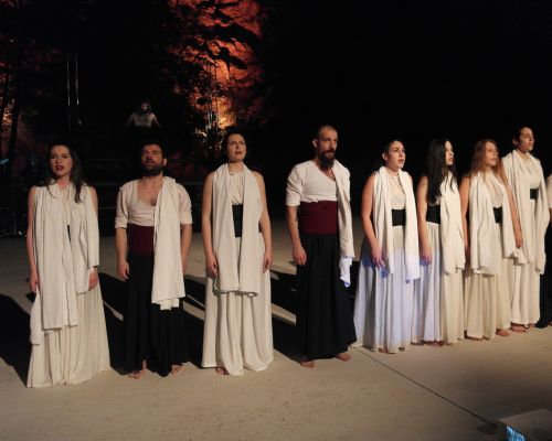 Φωτογραφικό λεύκωμα από την θεατρική παράσταση«ΠΡΟΜΗΘΕΑΣ» ΕΦΤΑ ΑΡΧΕΣ ΣΤΟ ΝΑ ΕΙΝΑΙ ΚΑΝΕΙΣ ΑΝΙΚΗΤΟΣ»