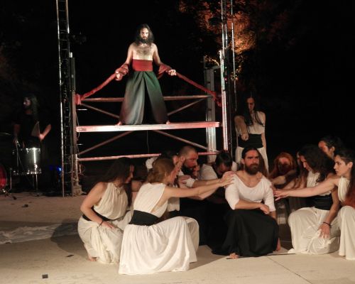 Φωτογραφικό λεύκωμα από την θεατρική παράσταση«ΠΡΟΜΗΘΕΑΣ» ΕΦΤΑ ΑΡΧΕΣ ΣΤΟ ΝΑ ΕΙΝΑΙ ΚΑΝΕΙΣ ΑΝΙΚΗΤΟΣ»