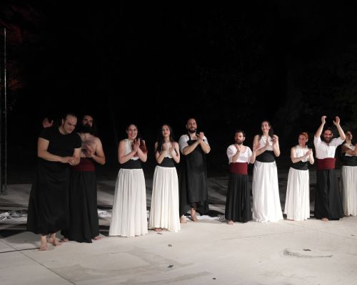 Φωτογραφικό λεύκωμα από την θεατρική παράσταση«ΠΡΟΜΗΘΕΑΣ» ΕΦΤΑ ΑΡΧΕΣ ΣΤΟ ΝΑ ΕΙΝΑΙ ΚΑΝΕΙΣ ΑΝΙΚΗΤΟΣ»
