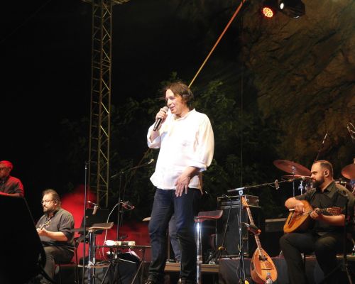 Φωτογραφικό λεύκωμα από την συναυλία της Ελευθερίας Αρβανιτάκη και του Γιάννη Κότσιρα