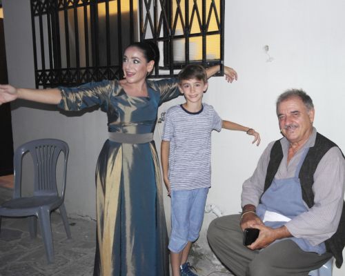 Φωτογραφικό λεύκωμα από την θεατρική παράσταση «ΛΩΞΑΝΤΡΑ» - ΜΑΡΙΑΣ ΙΟΡΔΑΝΙΔΟΥ