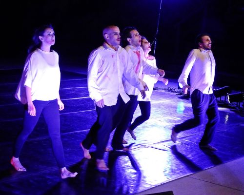 Φωτογραφικό λεύκωμα από την θεατρική παράσταση \'\'ΕΞΟΛΟΘΡΕΥΤΗΣ ΑΓΓΕΛΟΣ\'\'
