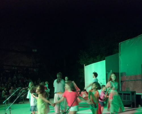 Φωτογραφικό Λεύκωμα από την παράσταση  «Οι περιπέτειες του Μυνχάουζεν» του Θεατρικού Εργαστηρίου Δήμου Δάφνης-Υμηττού