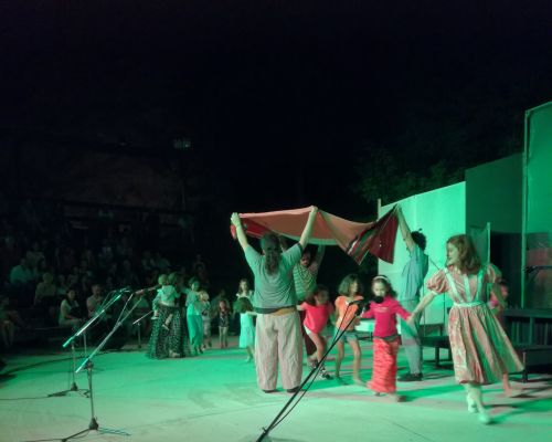 Φωτογραφικό Λεύκωμα από την παράσταση  «Οι περιπέτειες του Μυνχάουζεν» του Θεατρικού Εργαστηρίου Δήμου Δάφνης-Υμηττού