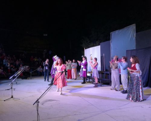 Φωτογραφικό Λεύκωμα από την παράσταση  «Οι περιπέτειες του Μυνχάουζεν» του Θεατρικού Εργαστηρίου Δήμου Δάφνης-Υμηττού