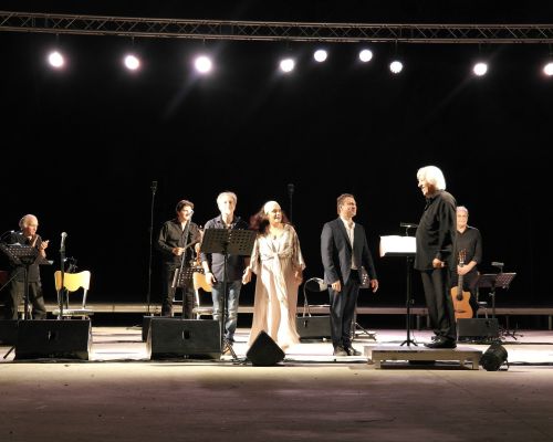 Φωτογραφικό Λεύκωμα από την συναυλία \'\'ΧΡΗΣΤΟΣ ΛΕΟΝΤΗΣ - ΚΑΝΤΑΤΑ ΕΛΕΥΘΕΡΙΑΣ\'\'