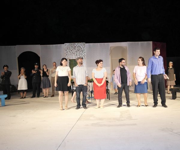 Φωτογραφικό Λεύκωμα από την Παράσταση «Η ΚΟΜΙΣΣΑ ΤΗΣ ΦΑΜΠΡΙΚΑΣ»