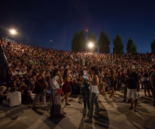 Φωτογραφικό λεύκωμα από την συναυλία του Γιάννη Xαρούλη