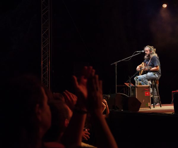 Φωτογραφικό λεύκωμα από την συναυλία του Γιάννη Xαρούλη