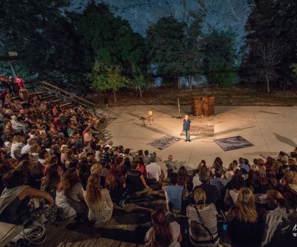 Φωτογραφικό Λεύκωμα από την παράσταση «ΑΓΓΕΛΙΚΑ ΝIΚΛΗ ΣΟΛΩΜΟΥ», του Περικλή Μοσχολιδάκη