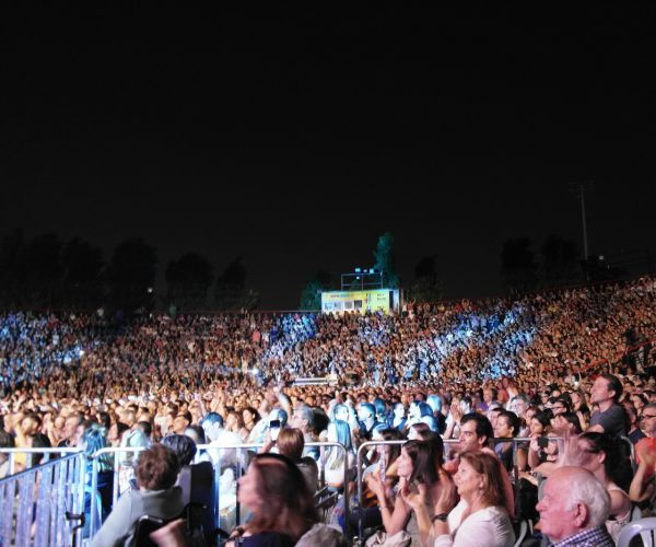 Φωτογραφικό λεύκωμα από την συναυλία του Θάνου Μικρούτσικου