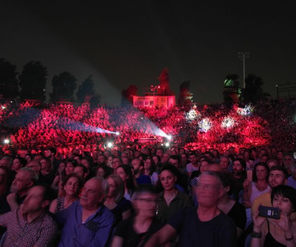 Φωτογραφικό λεύκωμα από την συναυλία του Θάνου Μικρούτσικου