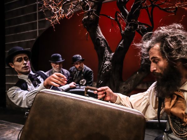 «Περιμένοντας τον Γκοντό»<br>του Σάμιουελ Μπέκετ «Περιμένοντας τον Γκοντό»<br>του Σάμιουελ Μπέκετ